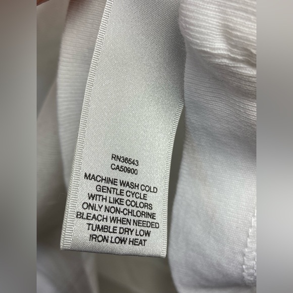 Lace bib faux Henley with 3/4 turn back sleeves - Picture 3 of 8